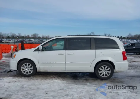 2015 Chrysler Town & Country Touring from USA, damaged, VIN 2C4RC1BG8FR699052